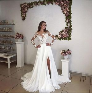 Abiti da sposa sexy di nuova moda estate spiaggia bohemien una linea di abiti da sposa in pizzo applicati semplici abiti da sposa lunghi con spacco sul lato alto Boho