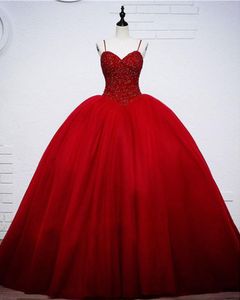 2020 Ny Lace Red Ball Gown Quinceanera Klänningar Kristaller i 15 år Söt 16 Plus Storlek Pagant Prom Party Gown QC1045