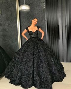 Luxury Black Prom Dresses Cap Sleeves Bodice Ball Kappa Aftonklänning Ruched Blommor Kvinnor Formell Använd Skräddarsy Golv Längd Vestidos