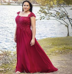 Burgundy Plus Storlek Lace Prom Klänningar Sheer Jewel Neck Beaded Aftonklänningar En linje Billig Chiffong Golvlängd Formell Klänning