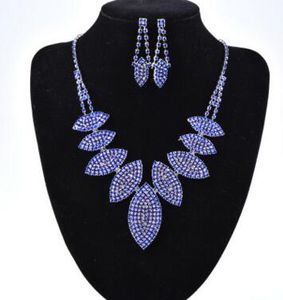 New Mellanöstern 3 Färger Kristaller Bröllop Brud Smycken Accessaries Set (örhänge + halsband) Crystal Leaves design med faux pärlor