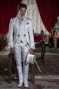 3 шт вышивают Ivory Groomsmen мандарин отворотом Groom Tuxedos Мужские костюмы Свадебные / Prom / Dinner шафером Blazer (куртка + брюки + Tie + Vest) М137
