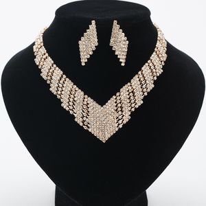 Utsökt Brudkristall Halsband Vit Rhinestones Mosaic Bröllopsklänning Smycken Lady Örhängen Halsband Set Modell Klänning Tillbehör