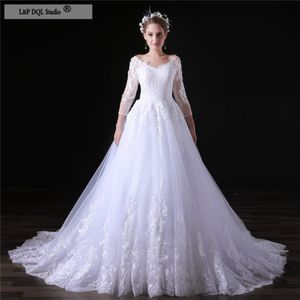 Lace Ball Gown Bröllopsklänningar Tre Kvartär Ärmar Sheer With Lace Applique Sweep Train Pleats Tulle Plus Storlek Bröllopklänningar