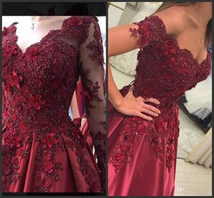 2022 Sexy Prom Dresses Off Shoulder Sweetheart Ball Gown Lace Appliques Blommor Plus Storlek Burgundy Satin Party Dress Formal Aftonklänningar