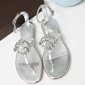 Neuer Sommer, Metallkettendetails, handgefertigte Sandalen, Metallkette, goldene Schnalle, modisches Leder