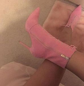 2018 아름다운 핑크색 스웨이드 발목 여성 짧은 부츠 지적 발가락 얇은 하이힐 지퍼 부츠 검투사 섹시한 신발 dropship 레이스