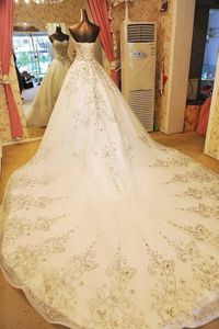 Luksusowy Royal Style Empire Sukienka ślubna 2018 dla kobiet Formalna Party Cathedral Pociąg Bez Rękawów Tulle Powrót jest Luce-up Dostosuj