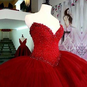 2020 Gorgeous Dark Red Ball Gown Quinceanera Klänningar Billiga Luxury Beaded Crystals Tulle Vestidos DE 15 Anos Bourgogne Princess Sweet 16 Dress