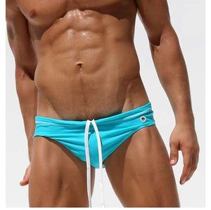 Natação da marca do homem Briefs Baixa cintura Swimwear nadar escalada apertado colorfull com sexy shorts troncos boxers verão homens nadar
