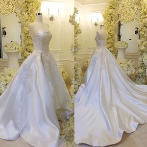 Abiti da sposa a trapezio aggraziati romantici Abito da sposa senza schienale con cerniera senza spalline in pizzo semplice Abito da sposa elegante in raso con strascico