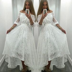 Abiti da sera eleganti in pizzo bianco 2018 Abiti da sera a mezza manica con spalle scoperte Abiti da sera alti e bassi Abiti da sposa economici