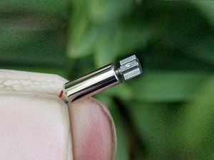 50 шт. / Лот 6 * 15 мм 1.5 V-5V NDFEB Сильные магнитные 615 CONELES MICRO DC Вибрационный двигатель (супер сильная вибрационная сила)