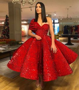 2018 Ball Gown Prom Klänningar med en axel Tea Längd Sequined Velvet Puffy Arabic Short Afton Gowns