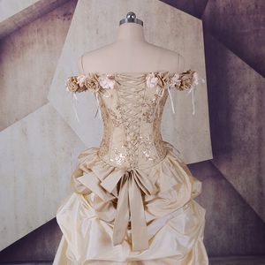 Gotiska bröllopsklänningar Hög låg 2020 Asymmetriska utanför axeln Champagne Tulle spets Applique Crystal Rhinestones med ärmar 279K