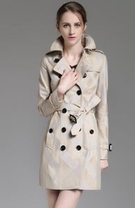 Nowy design! Kobiety w Anglii Brytyjska płaszcz z podwójnym piersi/wysokiej jakości projektant marki Plaid Winter Trench dla kobiet rozmiar S-XXL B8260F310