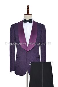 カスタムメイドの新郎の濃い紫色の模様の新郎Tuxedos Shawl Satin Lapel男性スーツサイドベントの結婚式/ PROMベストマン（ジャケット+パンツ+ネクタイ）K977