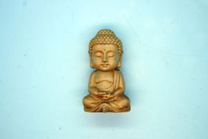 El yapımı ve özenle sarı kavak benzeri Buda ile dekore edilmiştir. Tılsım kolye kolye.