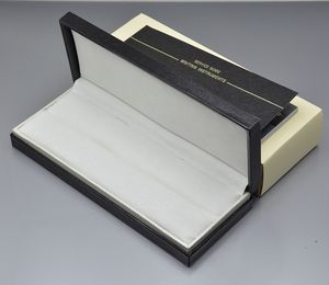 Vente en gros Boîte à enclos en cuir en bois noir de haute qualité pour plume stylo / bille à balle / rouleau à balles à billes crayon avec le manuel de garantie A8