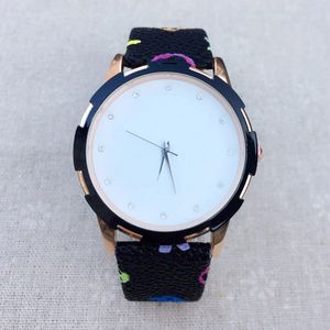 Relógio de pulso popular marca da moda feminina feminina pulseira de couro relógio de quartzo L04