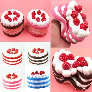 Barnleksaker Besegad Konstgjord Squishy Strawberry Cake Form Cream Scented Långsamma Rising Lättar Stress Toy för barn Vuxen Ångest Uppmärksamhet