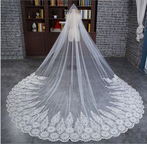 2022 Lace Cathedral Wedding Veil Bröllop Tillbehör Långa brudslöjor med Comb Rhinestone Casamento Hijab Velo Kim Kardashian