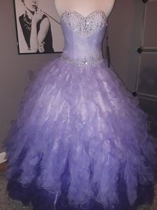 2020 Ny Hot Lilac Ball Gown Quinceanera Klänningar Kristaller i 15 år Söt 16 Plus Storlek Pagant Prom Party Gown QC1060