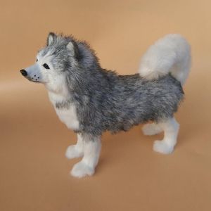 Dorimytrader Cane accovacciato Realistico Husky Peluche Pellicce in polietilene Artigianato Simulazione Cani da compagnia Decorazione domestica Bambola Regalo per bambini