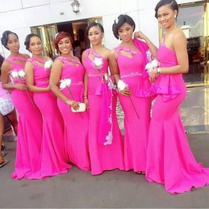 African One Shoulder Fushia Long Bridesmaid Dresses Satin Beaded Ruffles Mermaid Maid of Honor Party Gowns Custom Made Bröllop Gästklänning