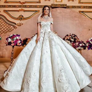 Charmantes Spitzen-Ballkleid-Hochzeitskleid mit Kristallperlen, schulterfrei, Blumenapplikationen, Hochzeitskleid 2018, maßgeschneiderte funkelnde Brautkleider