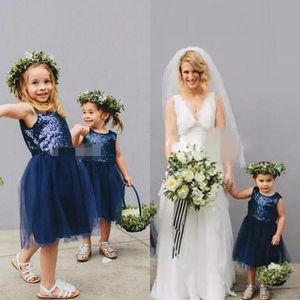 Söt 2018 navy blå sequined och tulle kort knä längd blomma flicka klänningar för behemian land boho bröllop flickor formell klänning en2059