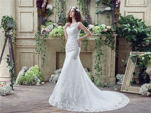 2018 Vackra Lace Bröllopsklänningar Mermaid Sheer Bateau Neck med Appliques Court Train Elegant Spring Bridal-klänningar med applikationer