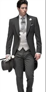 Fashion Grey Tailcoat Men Wedding Tuxedos Excellent Groom Tuxedos Groomsmen Men Dinner Prom Ceremonial Dress(Jacket+Pants+Tie+Vest) 786