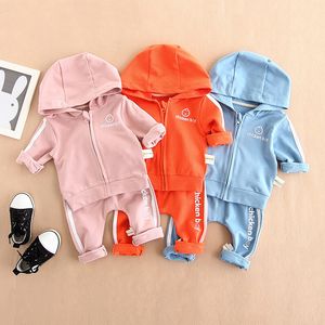 ベビー服のコットンパーカートップス+パンツレギンス2個2本の赤ん坊の服は赤ちゃんのための乳幼児の暖かい衣装の3色0-3t