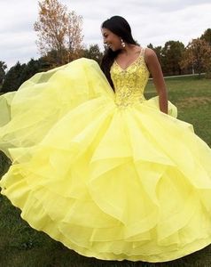 Moda Yellow V Neck Quinceanera Prom Dresses Ruffles Organza Crystal Zroszony Suknia Balowa Słodka 16 Sukienka Formalne Suknie Frezowanie