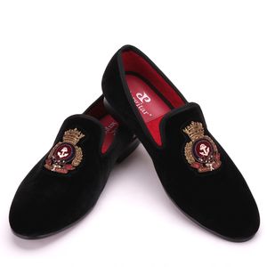 Novos homens estilo de veludo sapatos com bordados à mão bordados bullion partido e banquete masculino loafers homens plana