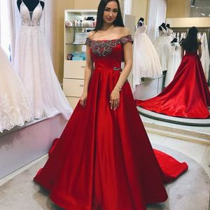 Glamorous Beaded Red Prom Dresses Sexy Off Ramię Aplikacje Lace-Up Back Party Dress 2018 Moda Sweep Pociąg Satyna Długie Suknie Prom