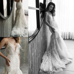 Luxury fjäder 2019 Riki Dalal Bröllopsklänning Mermaid Bridal Gowns Sexy Spghetti V Neck Backless Lace Appliqued Vestidos de Novia