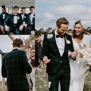 Stilig mörkgrön Plaid Check Mens Bröllopsdrag Peaked Lapel Groom Formell Wear Prom Tuxedos Bästa Man Blazer Suit (Jacka + Byxor)