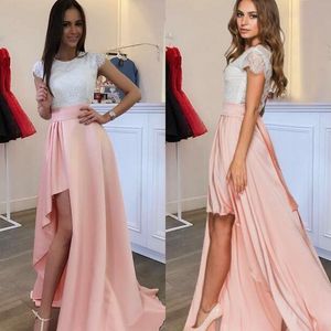 2019 två ton prom klänningar juvel nacke capped korta ärmar spets topp illusion tillbaka höga split asymmetriska blush rosa kväll festklänningar