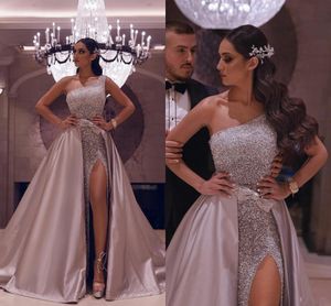 Nowe Bling Sexy Suknie Wieczorowe Nosić jedno ramię Cekiny Koronki Side Wysokie Split Zdejmowany pociąg Overtkirts Długość podłogi Plus Size Prom Suknie