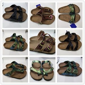 Pantofola di stile più recente Sandali piatti di marca famosa Scarpe casual comode da donna Pantofole da uomo per il tempo libero Pantofole in vera pelle con scatola originale