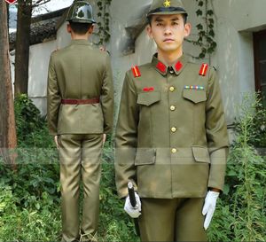 Japanischer kaiserlicher Offizier. Traditionelle grüne Vintage-Kostüme, Bühnenshow, Takimi-Militäruniform, japanisches Militärkostüm