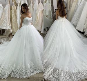 Sweetheart Sexy Plus Size Ball Gown Wedding Dresses 2020 Arabic Lace Appliqued Backless Bridal Gowns Sweep Train Sleeveless Vestidos AL3691