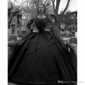 Vintage Black Long Sleeves Lace Ball Gown Quinceanera Dresses Tulle Applique Beaded Sweep Train Formal Dress Pageant Evening Gowns