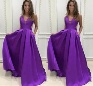 Satynowe fioletowe proste sukienki balowe v szyja bez pleców plisowane plisowane plisowane na zamówienie podłogę długość wieczorowej suknia OCN OCN zużycie plus rozmiar