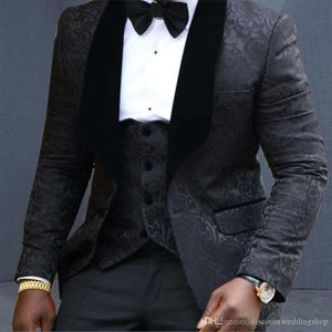 Последние Дизайн Paisley Groom Tuxedos Белый Черный Красный платок отворотом Mens Пром Busienss костюм Blazer партии костюмы (куртка + брюки + жилет + Tie) J612