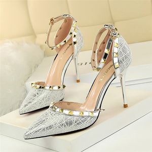メアリージェーンシューズの結婚式の靴花嫁尖ったつま先ハイヒールのポンプ女性の靴夏のハイヒールザパトスデミヤー貝殻の混乱Femme Tacones