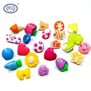 1000 pezzi Lotti Modelli assortiti Gambo Cartone animato Accessori in plastica Bottoni Bambole per bambini Cucito Fai da te Artigianato Scrapbooking