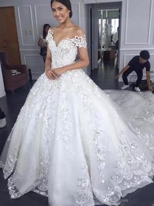 Vit organza bollklänning prinsessa blygsamma bröllopsklänningar spets applique 2020 vår lång tåg bröllopsklänning brudklänning